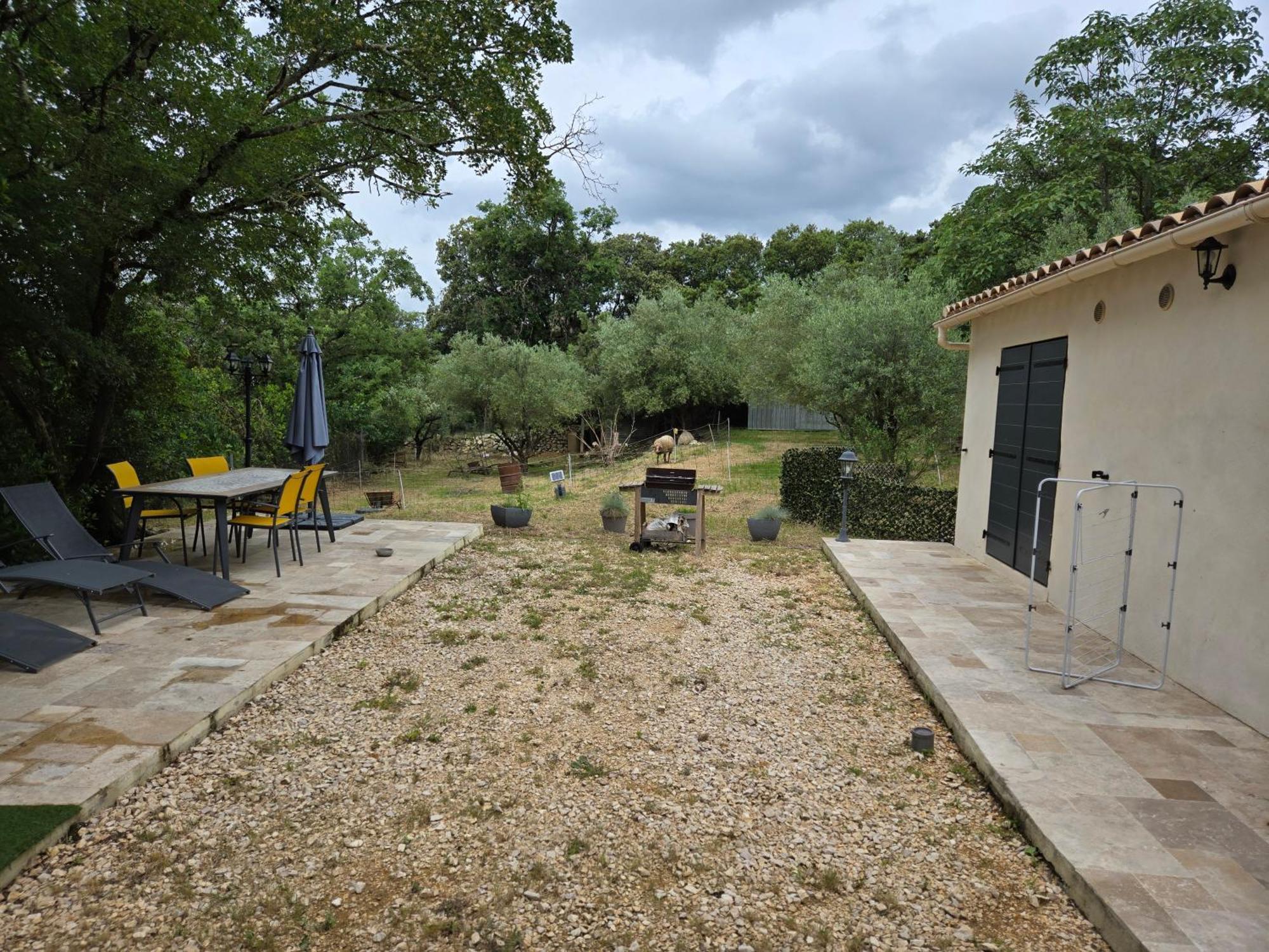 Appartement De Charme Avec Jaccusi Vezenobres Esterno foto